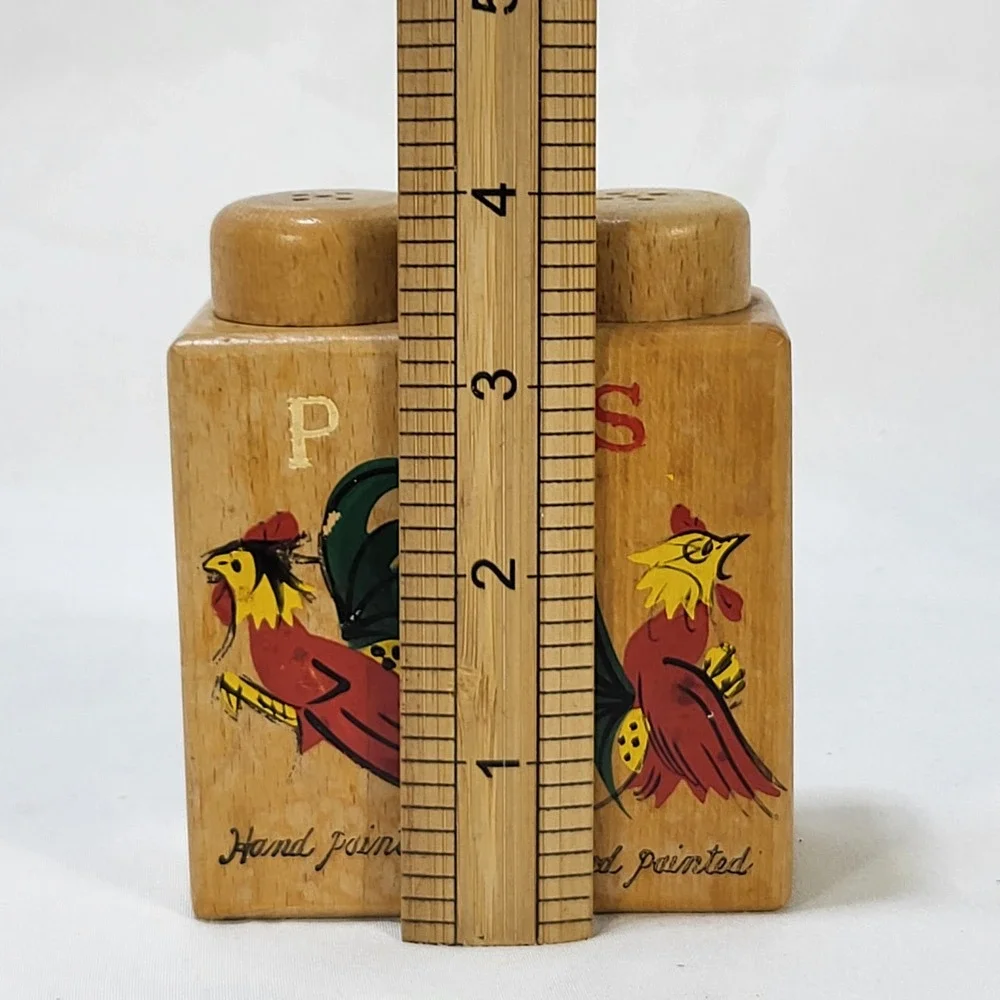Vintage Wood Rooster Salt Pepper Shakers Hand Painted Farmhouse Kitchen Pair